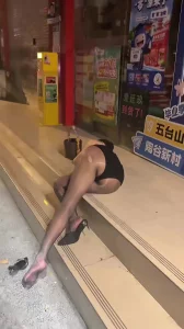 你的酒量也不行啊酒吧认识的真好拿捏